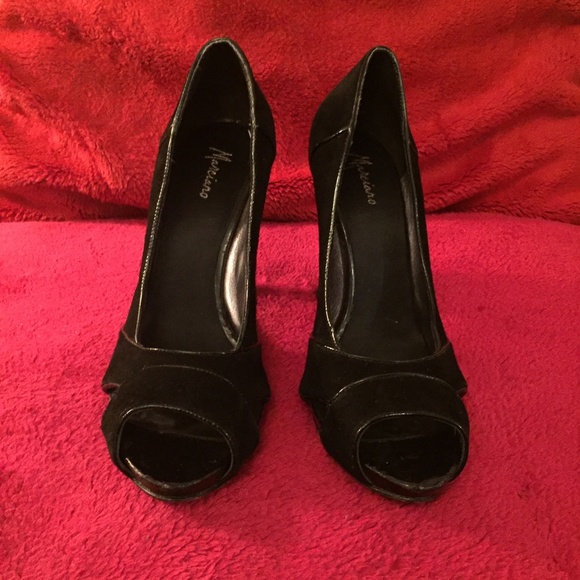 Leather suede shoes with stylish cut out high heel - Picture 2 of 5